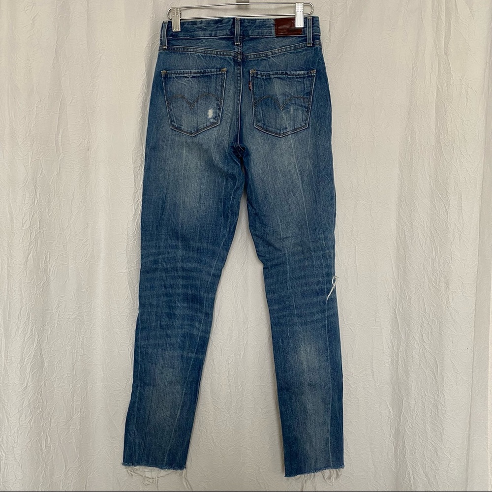 Levi’s High Rise Jeans - Picture 2 of 3